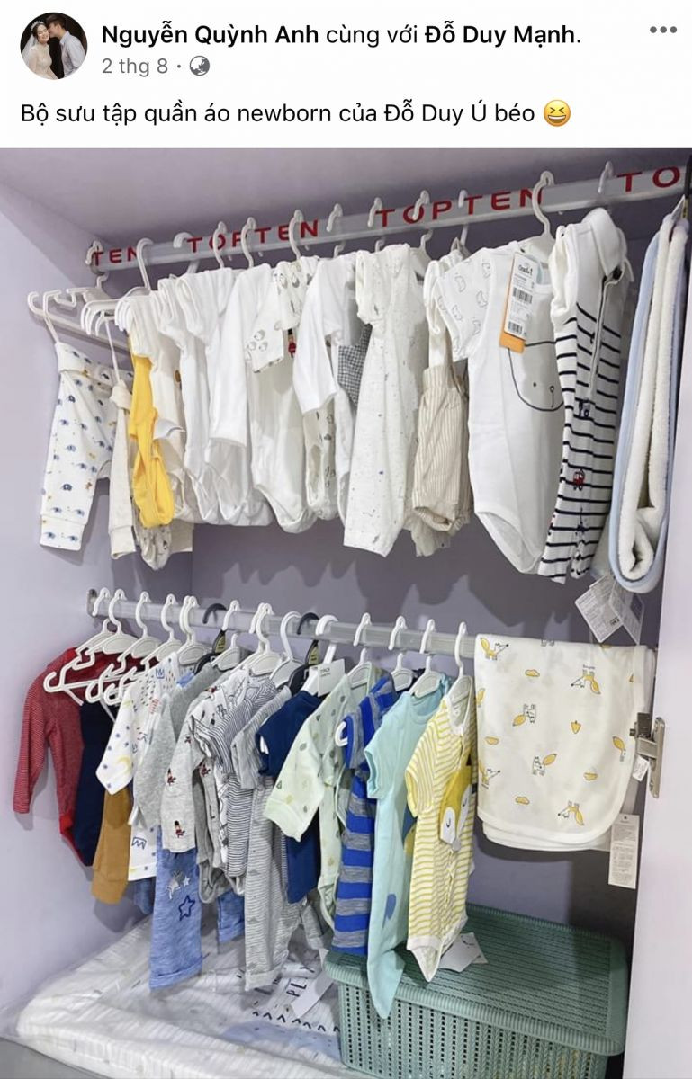 Tủ quần áo của bé Ú được vợ chồng cầu thủ Đỗ Duy Mạnh chăm chút tỉ mỉ và cẩn thận (Ảnh: chụp màn hình). Tủ quần áo của bé Ú được vợ chồng cầu thủ Đỗ Duy Mạnh chăm chút tỉ mỉ và cẩn thận (Ảnh: chụp màn hình).