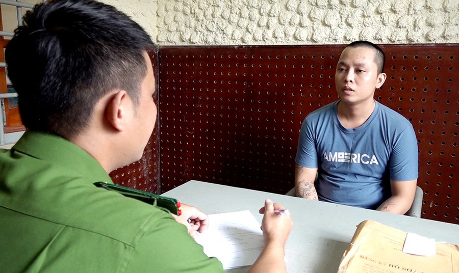 Phan Chí Nguyên khai nhận tại Cơ quan Công an. (Ảnh: Tiến Tầm) Phan Chí Nguyên khai nhận tại Cơ quan Công an. (Ảnh: Tiến Tầm)