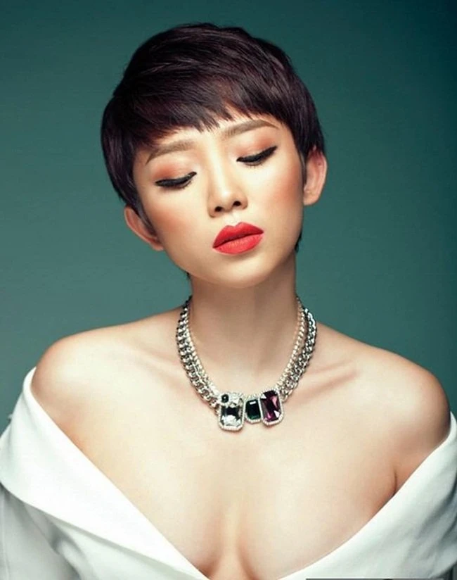 Vấn vương những mỹ nữ sở hữu đôi xương quai xanh gợi cảm nhất Vbiz