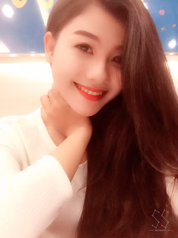 Cô gái trong bộ ảnh Cô lang y với chiếc áo yếm mỏng tang gây xôn xao là ai? - Ảnh 12.