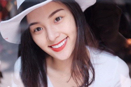 Ngỡ ngàng với khoảnh khắc giống Hà Hồ như tạc của tình mới Cường Đô la - Hạ Vi - Ảnh 1 Ngỡ ngàng với khoảnh khắc giống Hà Hồ như tạc của tình mới Cường Đô la - Hạ Vi - Ảnh 1