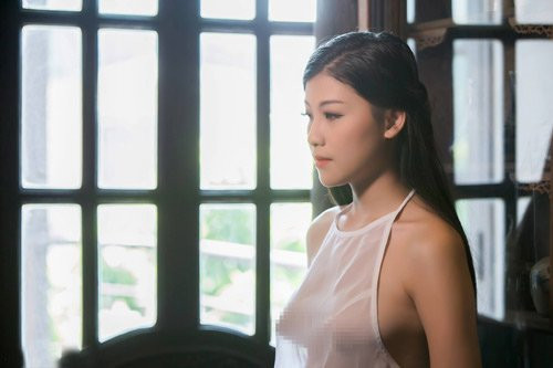 Hết hồn với “cô lang y” ngực thả rông lằn yếm mỏng ảnh 9 Hết hồn với “cô lang y” ngực thả rông lằn yếm mỏng ảnh 9
