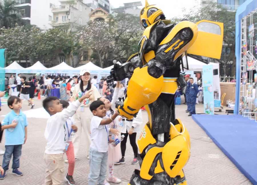 Triển lãm có nhiều hoạt động phong phú, hấp dẫn học sinh.