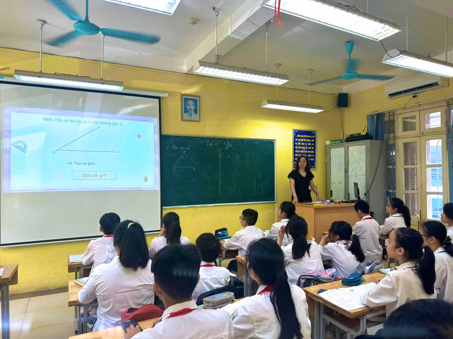 Giờ học tại Trường THCS Ái Mộ (Long Biên, Hà Nội).