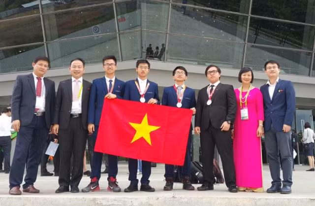 Đoàn Việt Nam dự thi Olympic Hoá học quốc tế năm 2017 