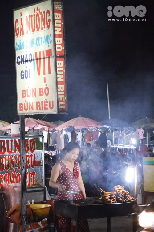 khu-m-thuc-bat-ngan-do-an-vat-tai-cho-dem-sinh-vien-thu-duc-3