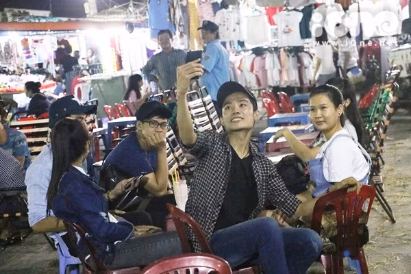 khu-m-thuc-bat-ngan-do-an-vat-tai-cho-dem-sinh-vien-thu-duc-12