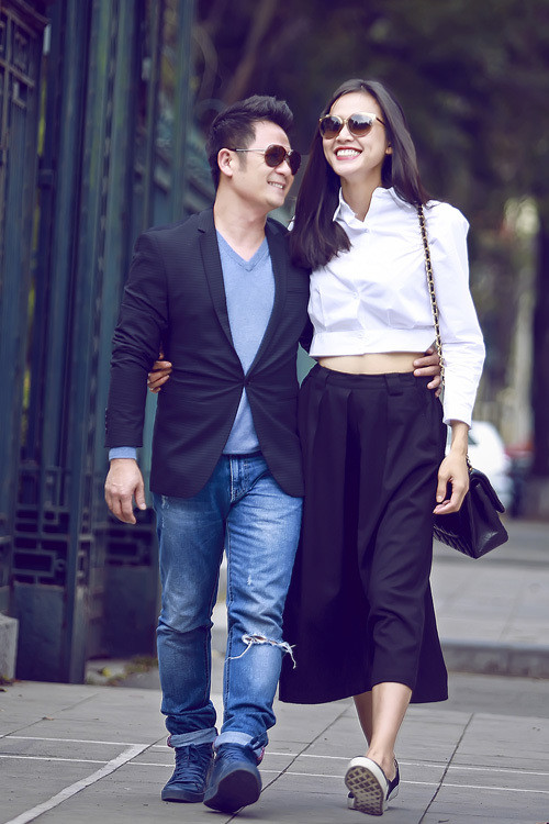 Bằng Kiều và Dương Mỹ Linh hút ánh nhìn khi ôm eo dạo phố - Ảnh 2 Bằng Kiều và Dương Mỹ Linh hút ánh nhìn khi ôm eo dạo phố - Ảnh 2