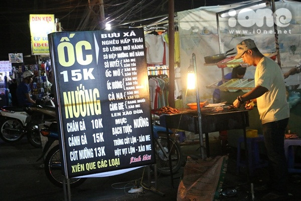 khu-m-thuc-bat-ngan-do-an-vat-tai-cho-dem-sinh-vien-thu-duc-2