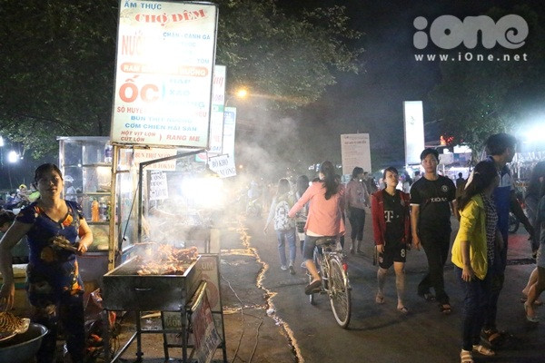 khu-m-thuc-bat-ngan-do-an-vat-tai-cho-dem-sinh-vien-thu-duc-1