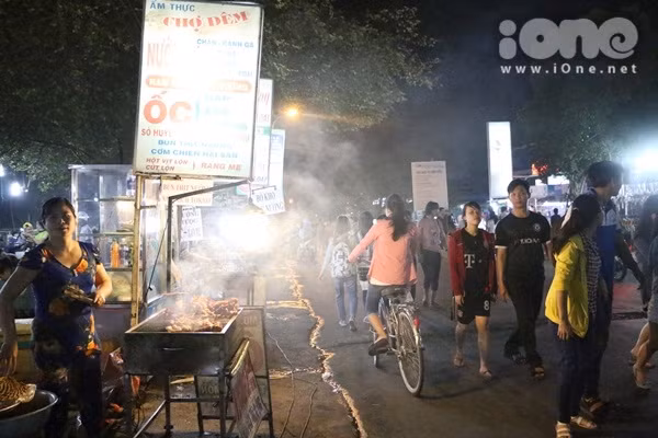 khu-m-thuc-bat-ngan-do-an-vat-tai-cho-dem-sinh-vien-thu-duc-1