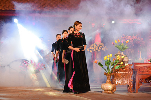 Áo dài Việt được tôn vinh nhờ dàn “mẫu” khuyết tật ảnh 8 Áo dài Việt được tôn vinh nhờ dàn “mẫu” khuyết tật ảnh 8