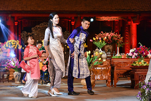 Áo dài Việt được tôn vinh nhờ dàn “mẫu” khuyết tật ảnh 7 Áo dài Việt được tôn vinh nhờ dàn “mẫu” khuyết tật ảnh 7