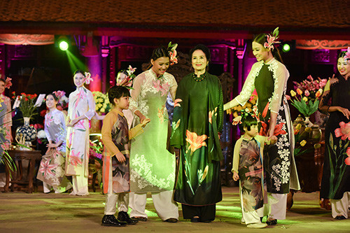 Áo dài Việt được tôn vinh nhờ dàn “mẫu” khuyết tật ảnh 15 Áo dài Việt được tôn vinh nhờ dàn “mẫu” khuyết tật ảnh 15