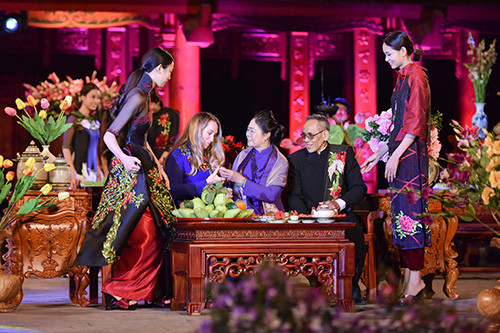 Áo dài Việt được tôn vinh nhờ dàn “mẫu” khuyết tật ảnh 12 Áo dài Việt được tôn vinh nhờ dàn “mẫu” khuyết tật ảnh 12