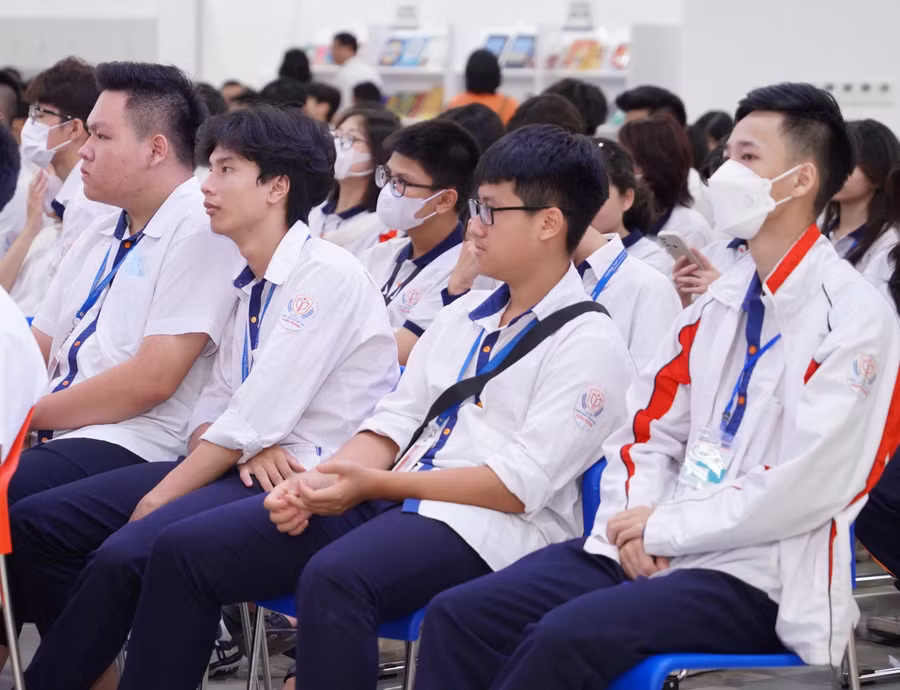 Học sinh Hà Nội nghe các chuyên gia truyền cảm hứng về khởi nghiệp. Ảnh TL.