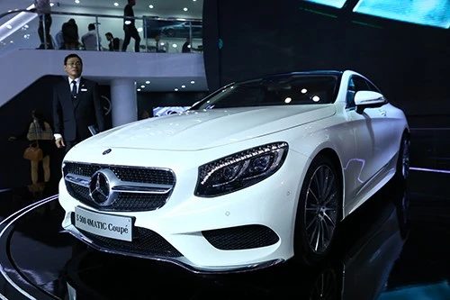 Siêu xe đính pha lê giá hơn 7 tỷ đồng của Mercedes