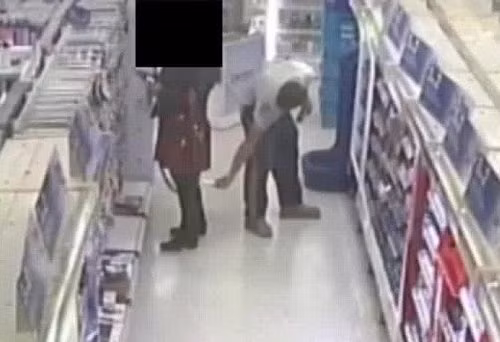 ke-bien-thai-chuyen-chup-len-cac-co-gai-mac-vay-ngan-3