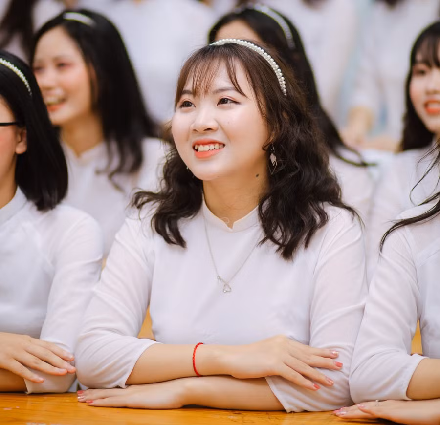 Đinh Thị Kim Ngân là 1 trong 2 thủ khoa khối C toàn quốc với 29,25 điểm.