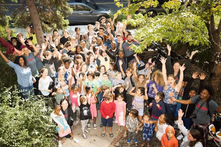 Một giờ sinh hoạt của học sinh trường tự do Brooklyn.