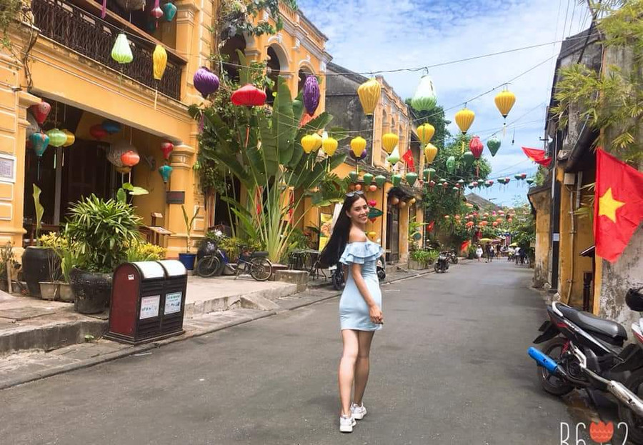 Người dân Hội An rất vui mừng và phấn khởi khi có một người con của quê hương được trao vương miện Hoa hậu trong cuộc thi sắc đẹp Người dân Hội An rất vui mừng và phấn khởi khi có một người con của quê hương được trao vương miện Hoa hậu trong cuộc thi sắc đẹp