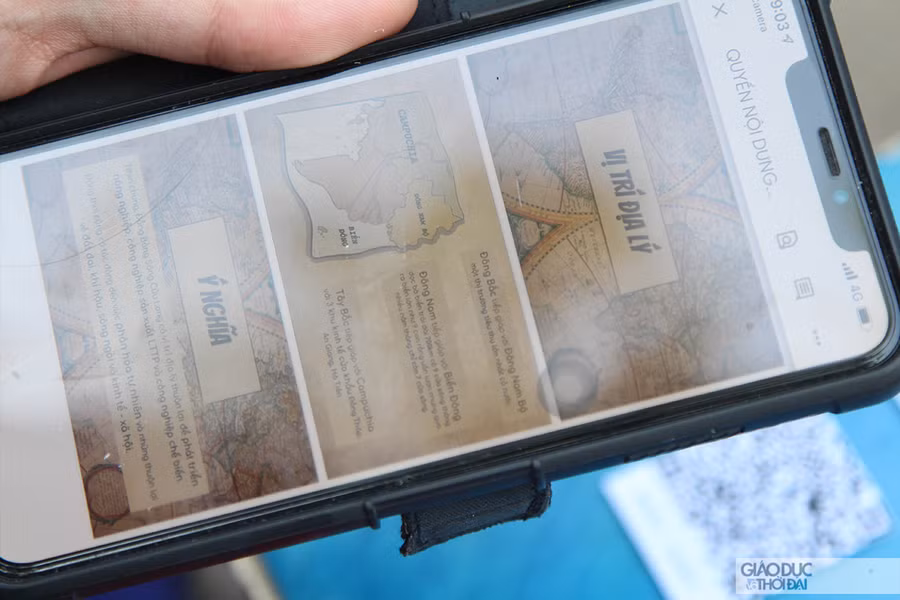 Tại "Bản đồ Đất Chín rồng", khi quét mã QR code tại từng địa danh, thông tin về vị trí địa lý của vùng đã được học sinh mã hóa sẽ hiện lên trên màn hình điện thoại.