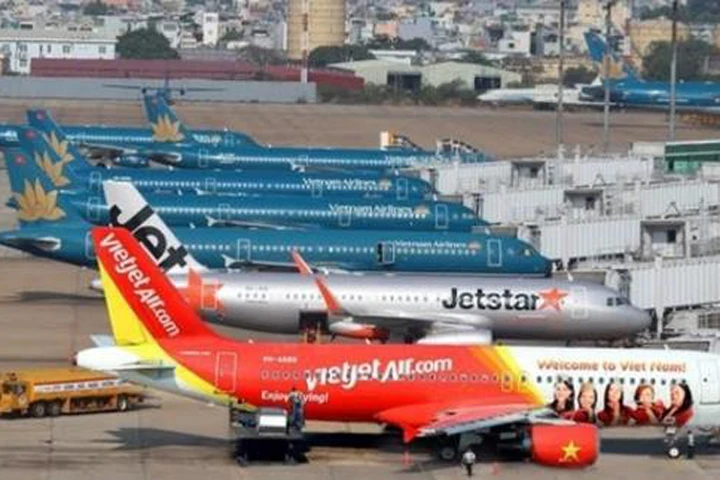 Giá sàn vé máy bay: Vì sao Jetstar lo ngại, Vietjet ủng hộ?