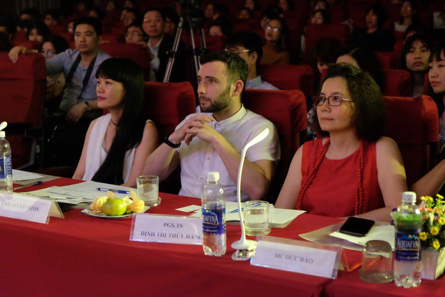 Tìm ra thí sinh “diễn thuyết siêu đẳng” bằng tiếng Anh ảnh 7