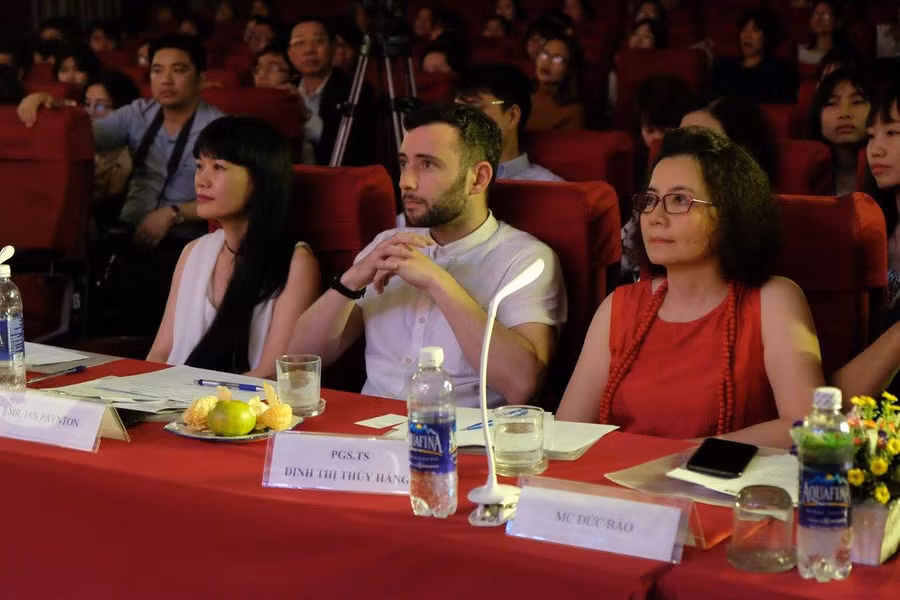 Tìm ra thí sinh “diễn thuyết siêu đẳng” bằng tiếng Anh ảnh 7