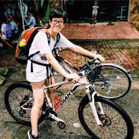 9X bat xe tu Bac Ninh ra Ha Noi noi chuyen voi Tay de hoc tieng Anh - Anh 12