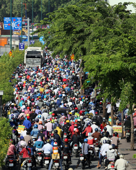 Kẹt xe từ sáng đến trưa tại cửa ngõ sân bay Tân Sơn Nhất - Ảnh 2 Ket xe tu sang den trua tai cua ngo san bay Tan Son Nhat - Anh 2