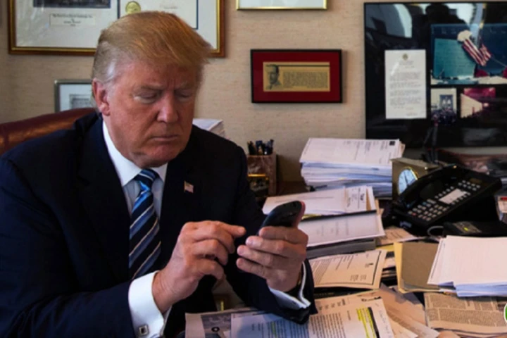 Tổng thống Trump bỏ điện thoại Android để dùng iPhone