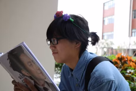 9X bat xe tu Bac Ninh ra Ha Noi noi chuyen voi Tay de hoc tieng Anh - Anh 3