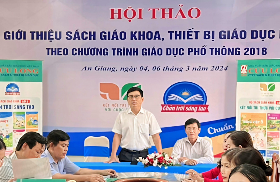 Ông Nguyễn Quốc Khanh - Phó Giám đốc Sở GD&ĐT An Giang phát biểu khai mạc hội thảo. Ông Nguyễn Quốc Khanh - Phó Giám đốc Sở GD&ĐT An Giang phát biểu khai mạc hội thảo.