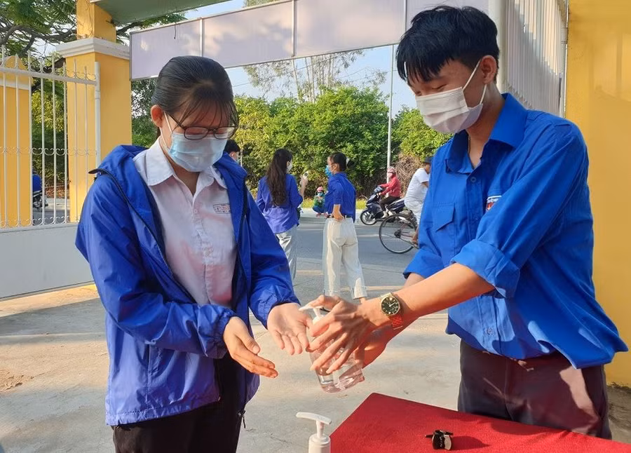 Thí sinh được nhắc nhở không mang điện thoại di động vào phòng thi