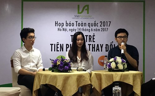Phương Anh trong vai trò diễn giả tại buổi tọa đàm do VietAbroader tổ chức tại Hà Nội, ngày 14/6 Phương Anh trong vai trò diễn giả tại buổi tọa đàm do VietAbroader tổ chức tại Hà Nội, ngày 14/6