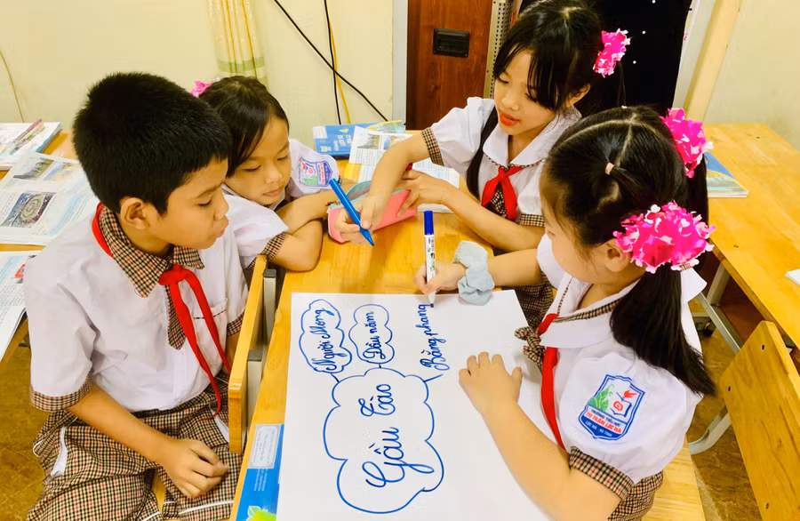 Học sinh lớp 4 Trường Tiểu học Ngô Đức Kế (Can Lộc, Hà Tĩnh) trong giờ học. Ảnh: TG