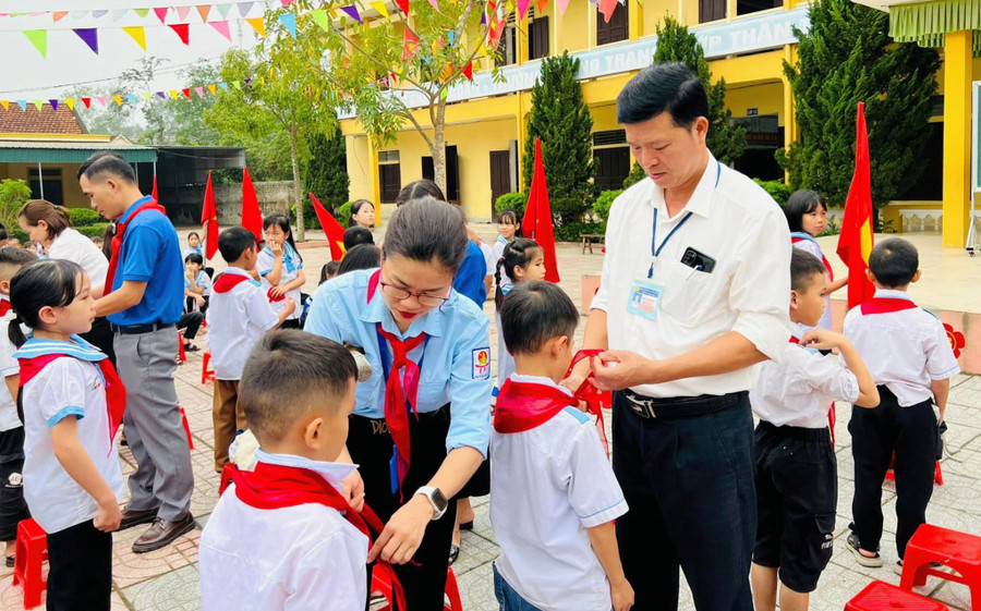 Lễ kết nạp đội viên của Trường Tiểu học Nghi Phương (Nghi Lộc, Nghệ An).