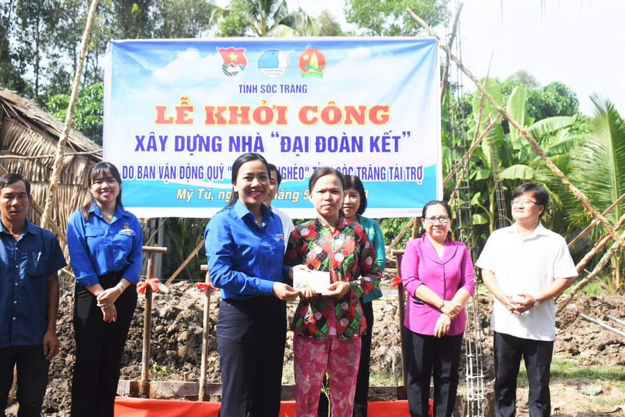 Khởi công xây dựng nhà Đại đoàn kết. Khởi công xây dựng nhà Đại đoàn kết.