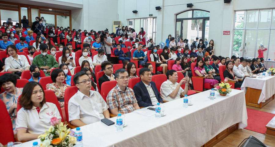 Đông đảo doanh nghiệp tham dự ngày hội tuyển dụng. Đông đảo doanh nghiệp tham dự ngày hội tuyển dụng.