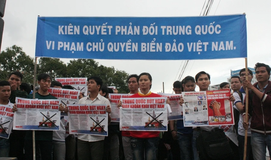 Người dân Cần Thơ tuần hành phản đối Trung Quốc xâm chiếm lãnh hải