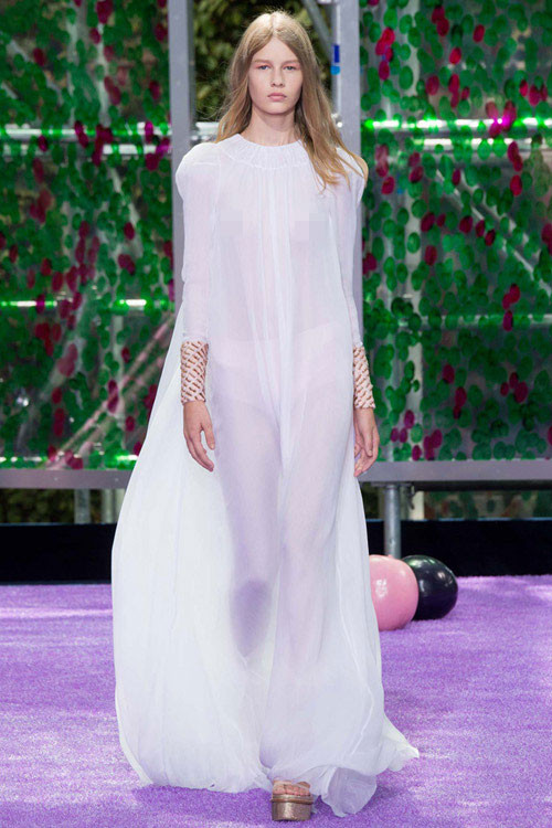 Góc khuất sàn diễn: Chết thảm vì giảm cân, tủi nhục bị xâm hại tình dục ảnh 9