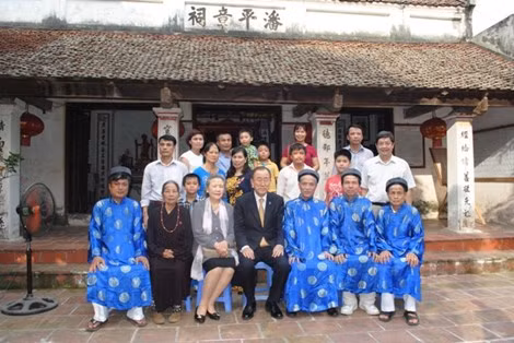 Thợ chụp ảnh kể về bức hình ông Ban Ki Moon ở nhà thờ họ Phan Huy - Ảnh 1