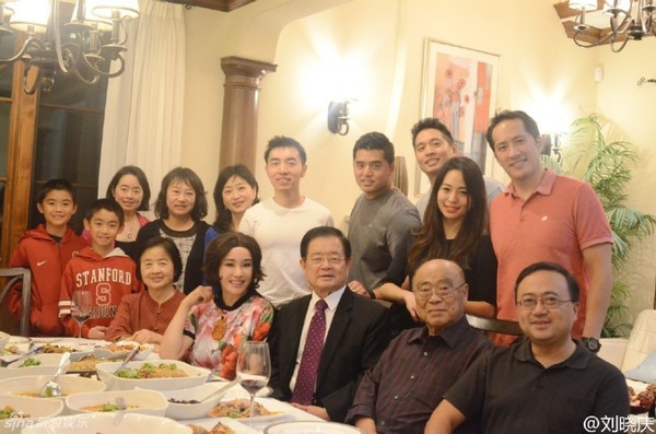 Chồng Lưu Hiểu Khánh lần đầu lộ diện sau 2 năm tổ chức đám cưới 7 Chồng Lưu Hiểu Khánh lần đầu lộ diện sau 2 năm tổ chức đám cưới 7