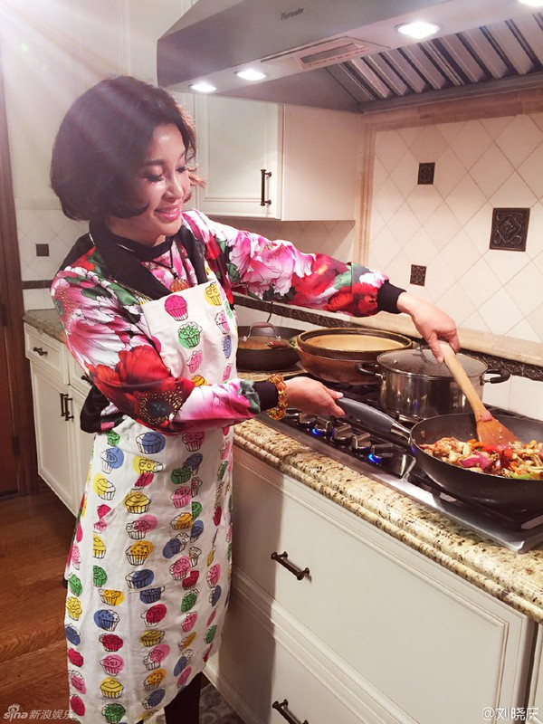 Chồng Lưu Hiểu Khánh lần đầu lộ diện sau 2 năm tổ chức đám cưới 5 Chồng Lưu Hiểu Khánh lần đầu lộ diện sau 2 năm tổ chức đám cưới 5