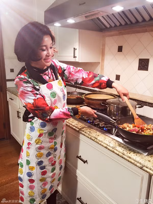 Chồng Lưu Hiểu Khánh lần đầu lộ diện sau 2 năm tổ chức đám cưới 5