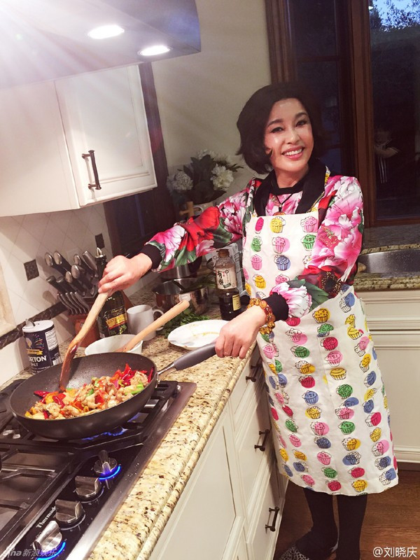 Chồng Lưu Hiểu Khánh lần đầu lộ diện sau 2 năm tổ chức đám cưới 4 Chồng Lưu Hiểu Khánh lần đầu lộ diện sau 2 năm tổ chức đám cưới 4