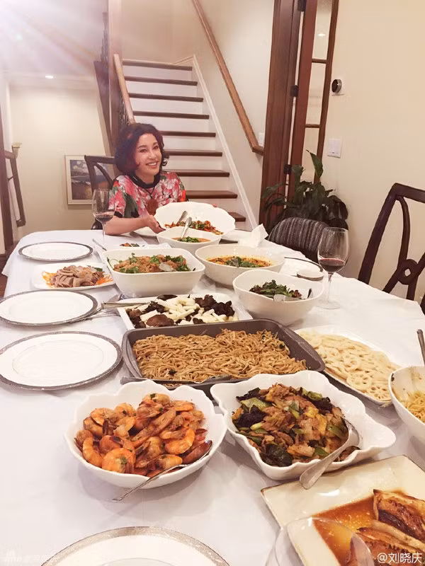 Chồng Lưu Hiểu Khánh lần đầu lộ diện sau 2 năm tổ chức đám cưới 6