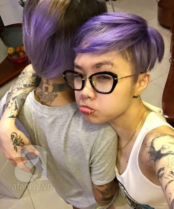 Bà mẹ bỉm sữa nhiều hình xăm trên cơ thể kiếm trăm triệu mỗi tháng Bà mẹ bỉm sữa nhiều hình xăm trên cơ thể kiếm trăm triệu mỗi tháng