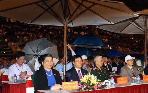 Phó Chủ tịch Thường trực Quốc hội Tòng Thị Phóng, Phó Thủ tướng Chính phủ, Bộ trưởng Bộ Ngoại giao Phạm Bình Minh và các đại biểu dự lễ kỷ niệm. Ảnh: VGP